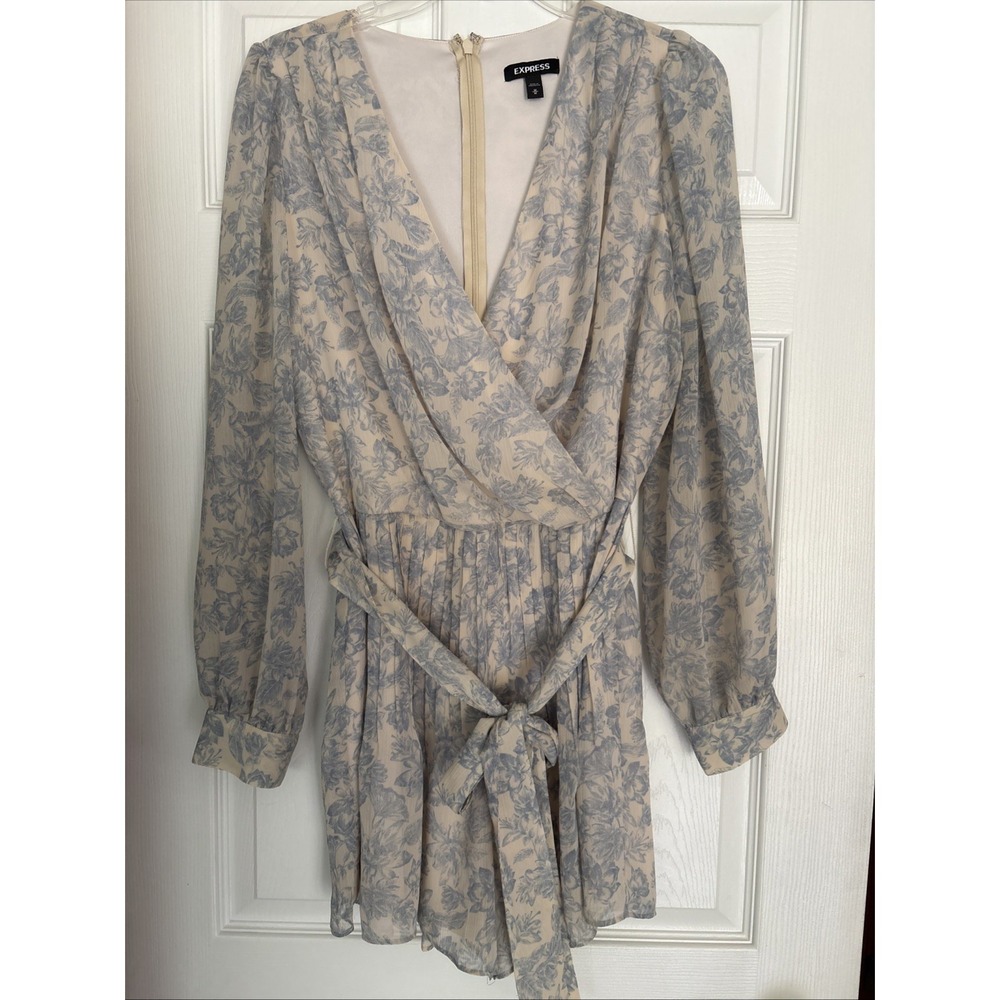 Express Elegant Romper Women's M Cream Blue‎ Floral Wrap Pleated Long Sleeve